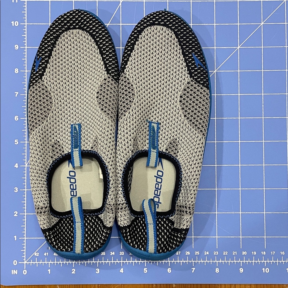 🍉 Speedo Kids Water Shoes - Black and Gray